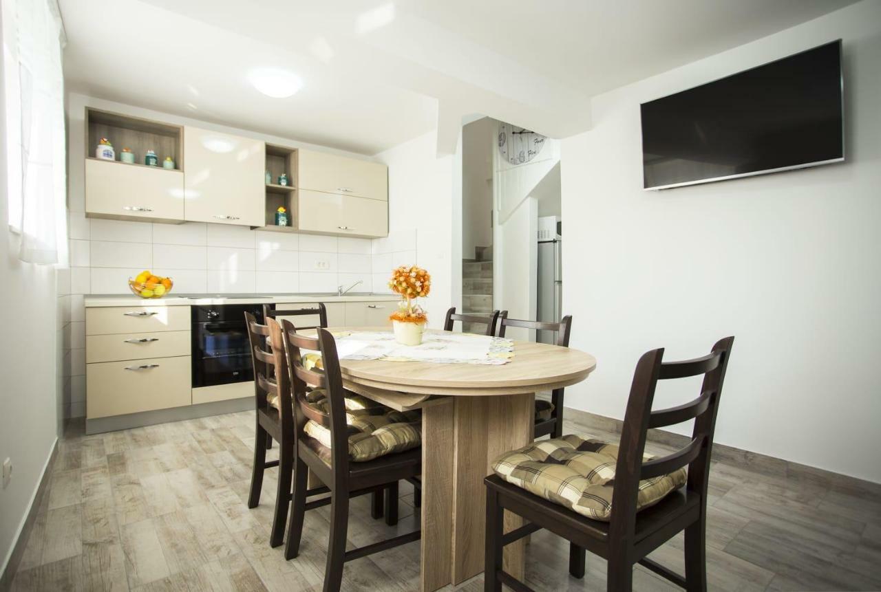 Apartman Leona Kastela Ngoại thất bức ảnh